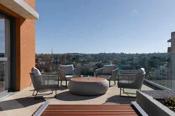Rooftop com fireplace do Hall Design